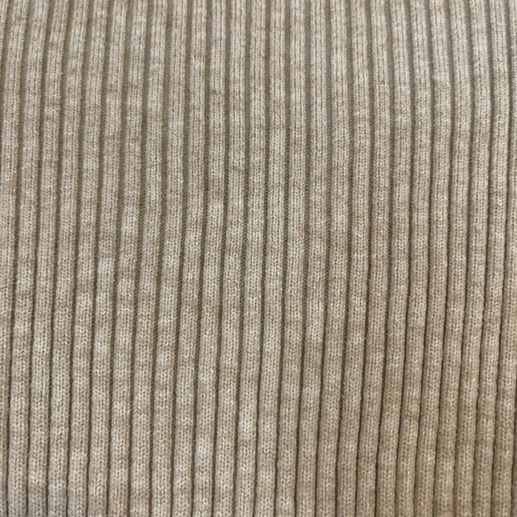 form fitting long sleeve - Picture 3 of 4